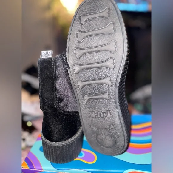 T.U.K. Black Velvet 7-Eye Viva Mondo Boot - Picture 2 of 6